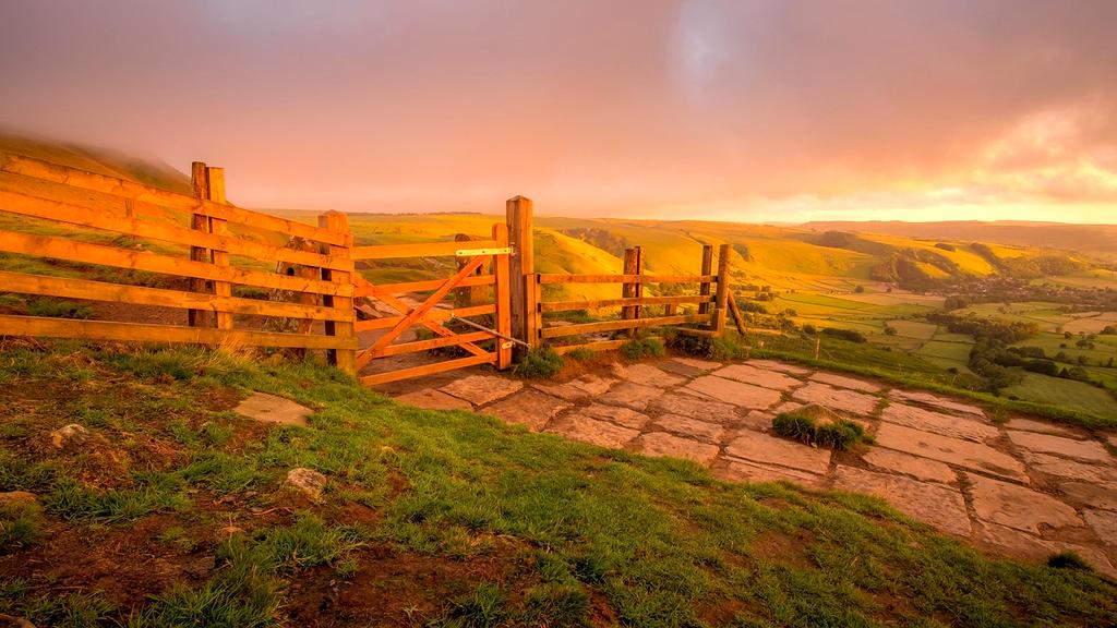 Scenic view of the Peak District hills at sunrise